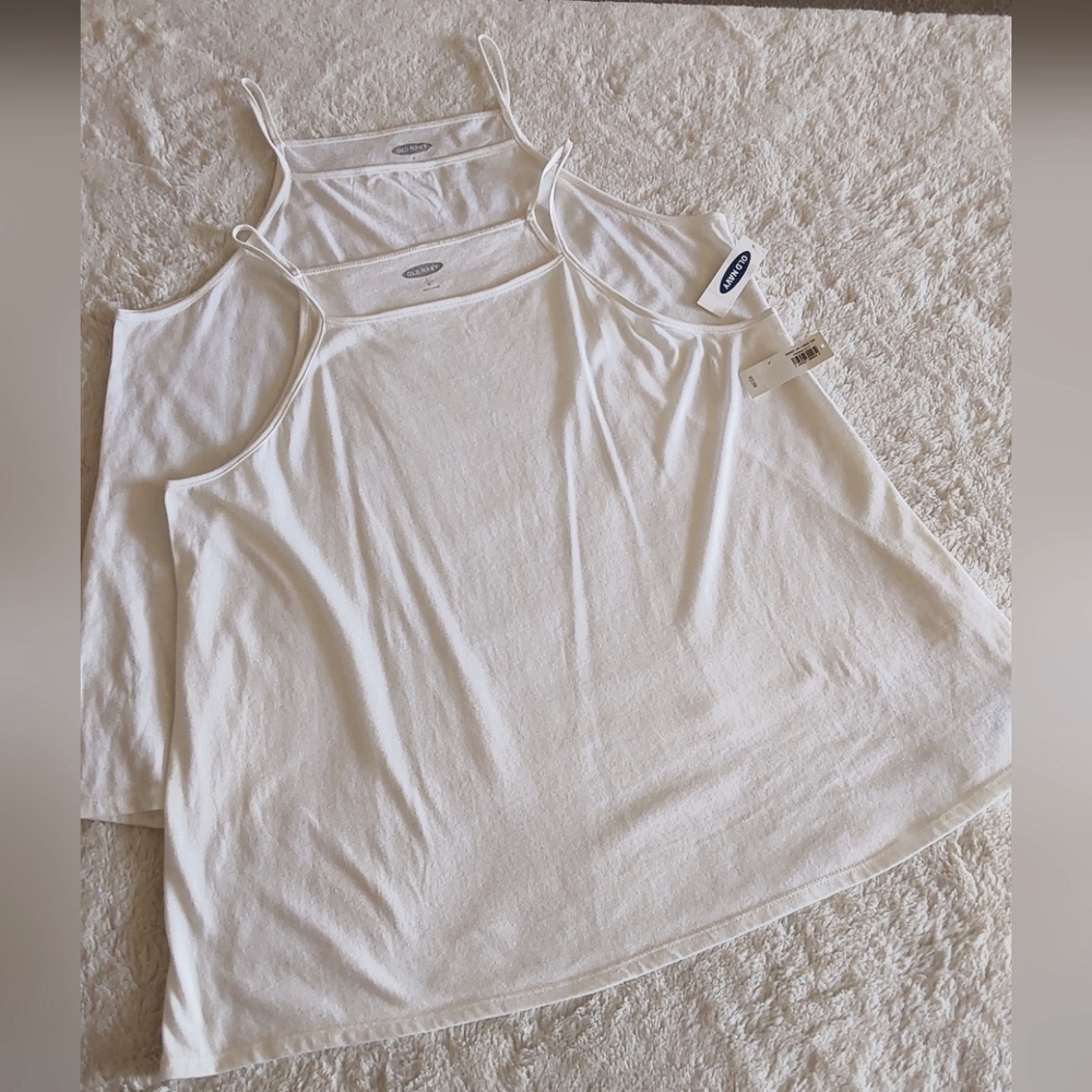 🌺 NWT *2* Old Navy White Tank Tops/Camis